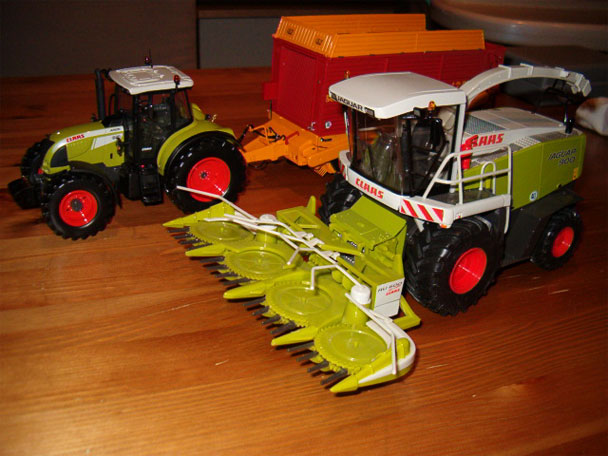 1.32-Claas-Arions-04b.JPG